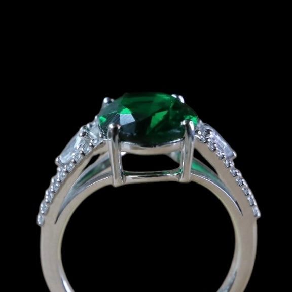 Bague verte avec zirconium