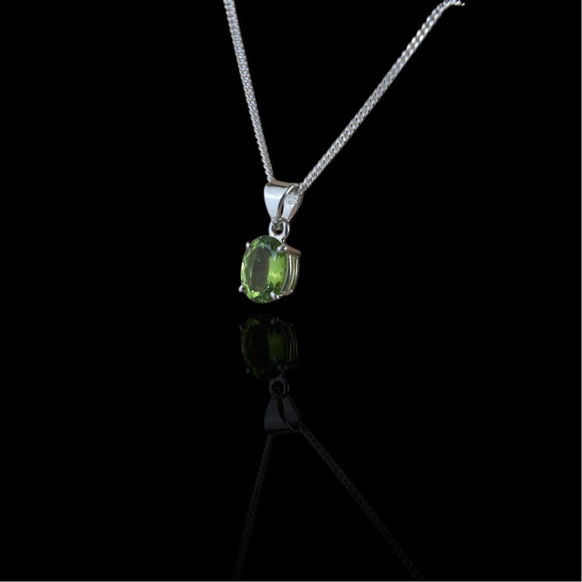 Collier "Sang de Peridot" pendentif argent 925 et pierre de Peridot