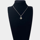 Pendentif fleur de nacre grise