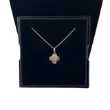 Pendentif fleur de nacre grise